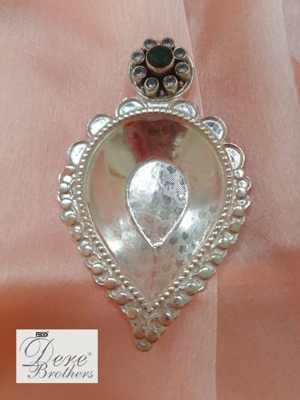 Flower Diya with Coloured Stone - Image 3